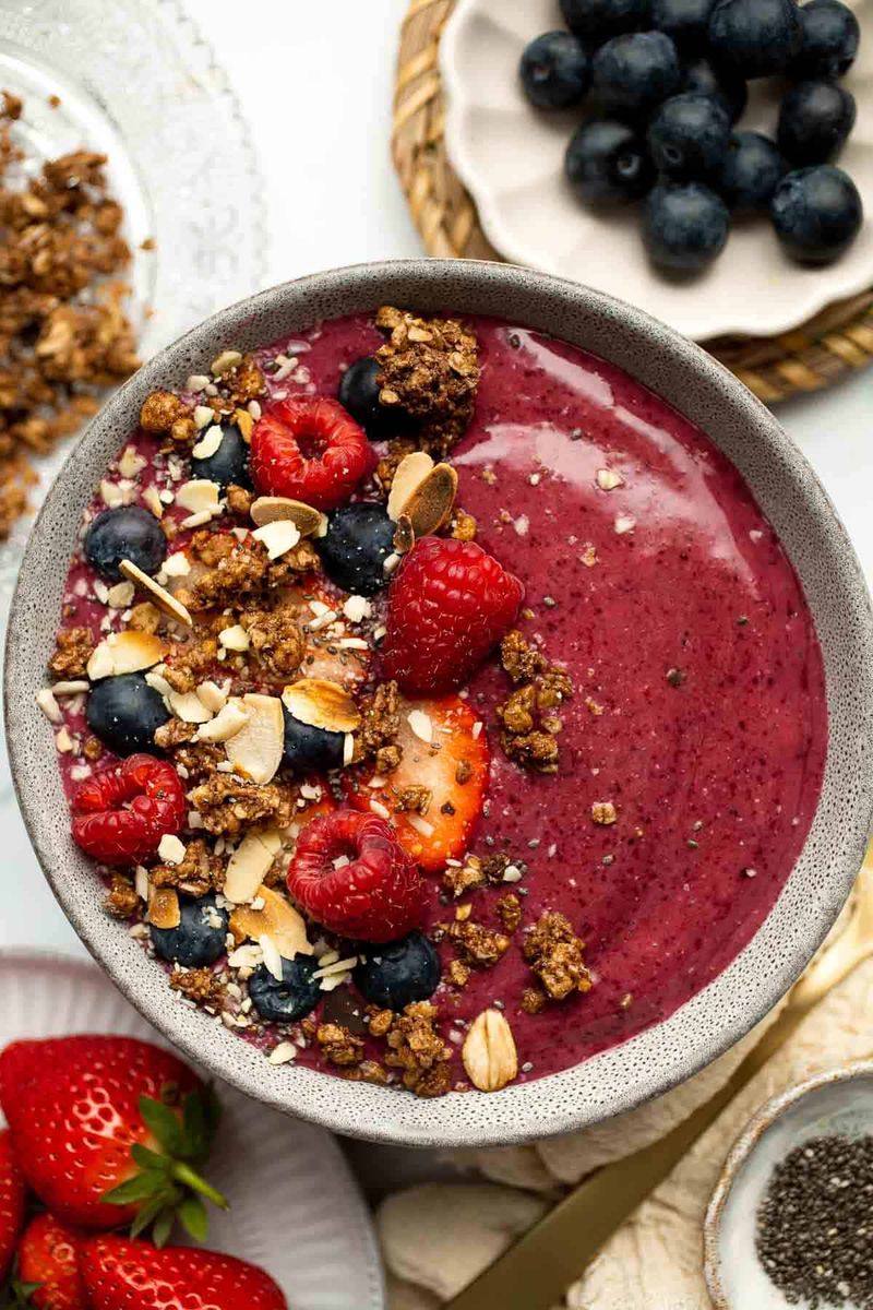 Frozen Berry Smoothie Bowl