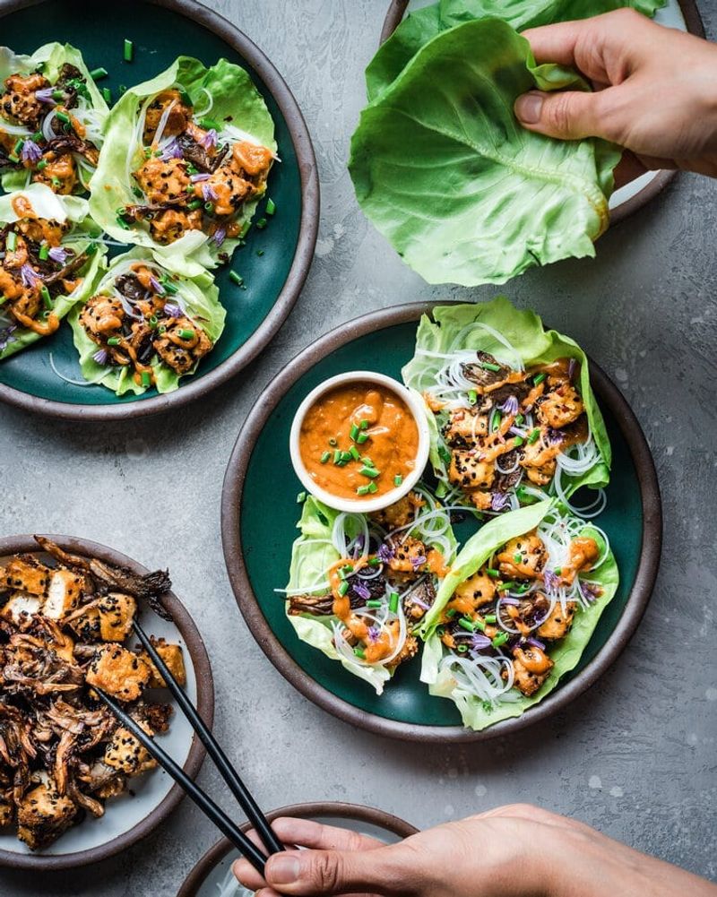 Spicy Sriracha Tofu Wraps