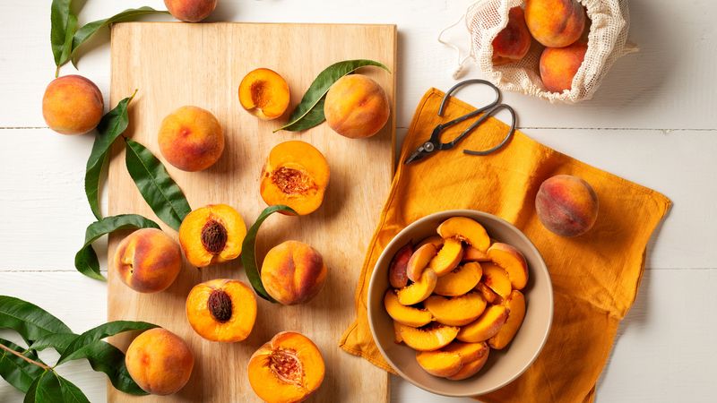 Lemon Juice Bath For Sliced Peaches