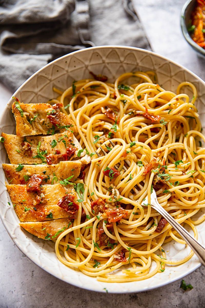 Red Pesto Chicken Spaghetti