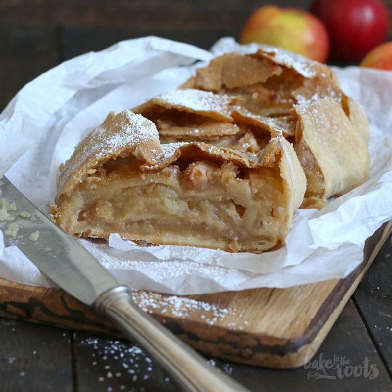 Apfelstrudel (Apple Strudel)