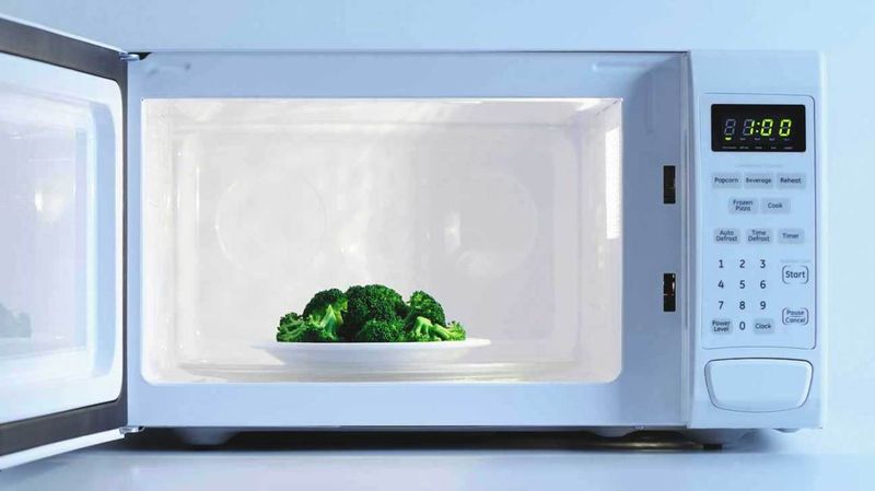 Microwaves Destroy All Nutrients
