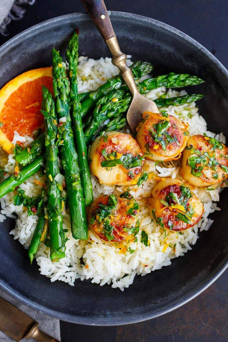 Seared Scallops With Lemon Herb Quinoa