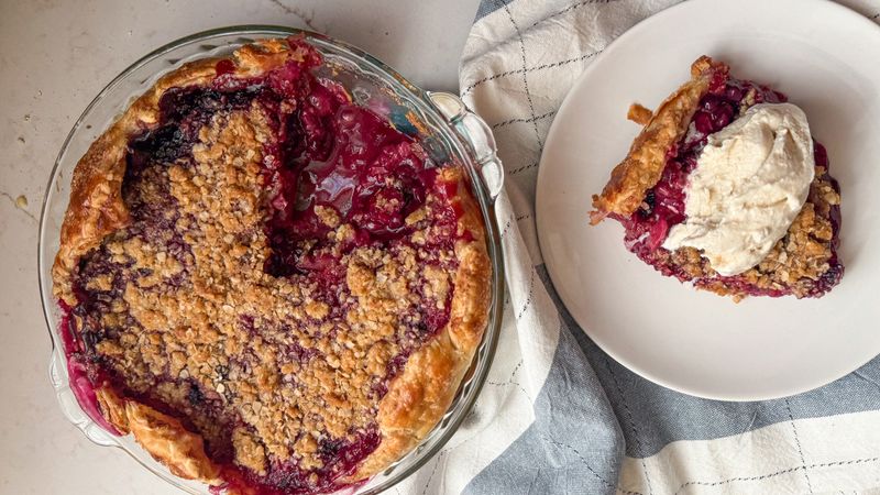 Rhubarb Crumble Pie