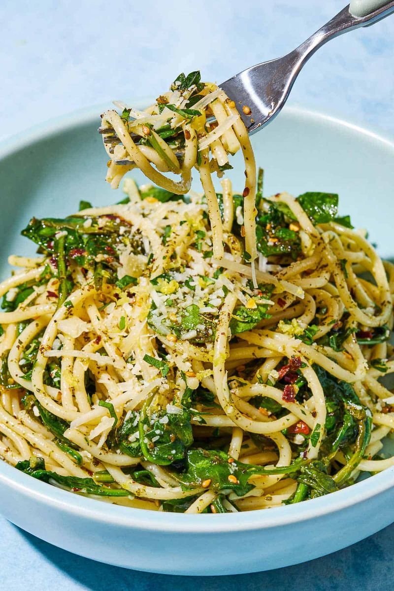 One-Pot Lemon Garlic Pasta With Spinach