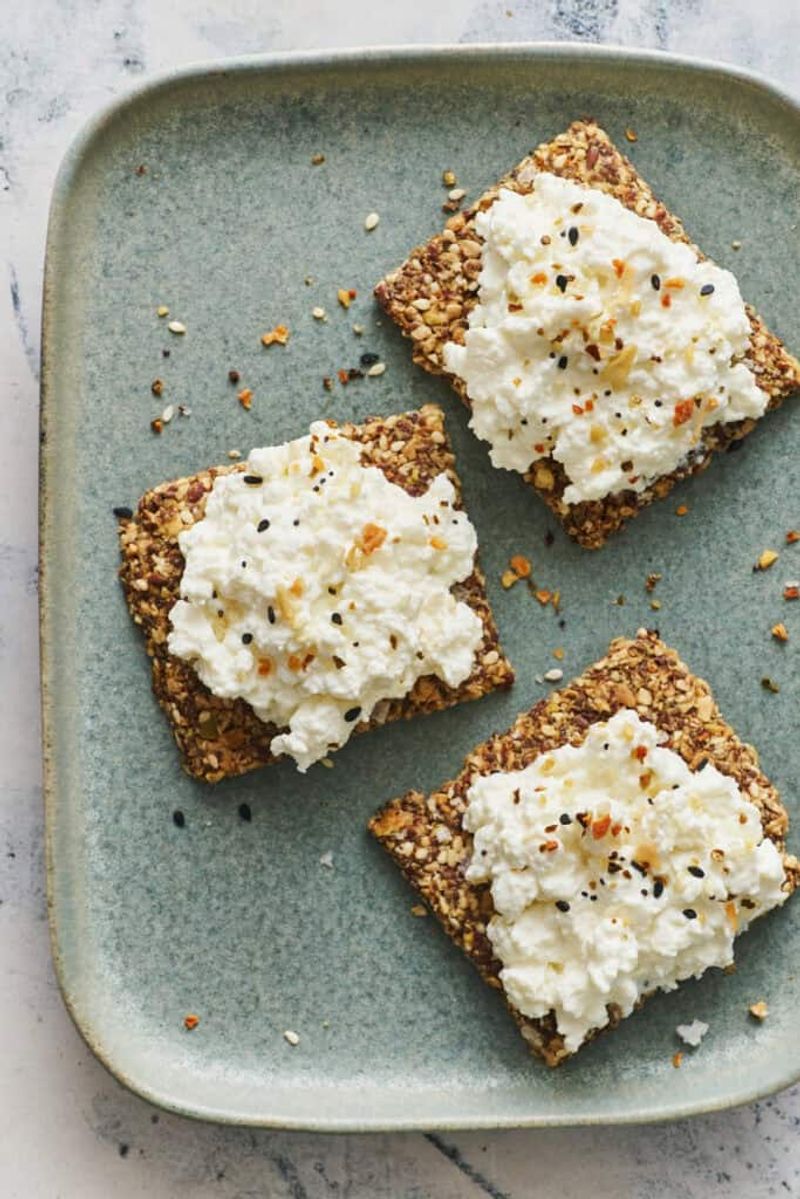 Flaxseed Crackers With Cottage Cheese