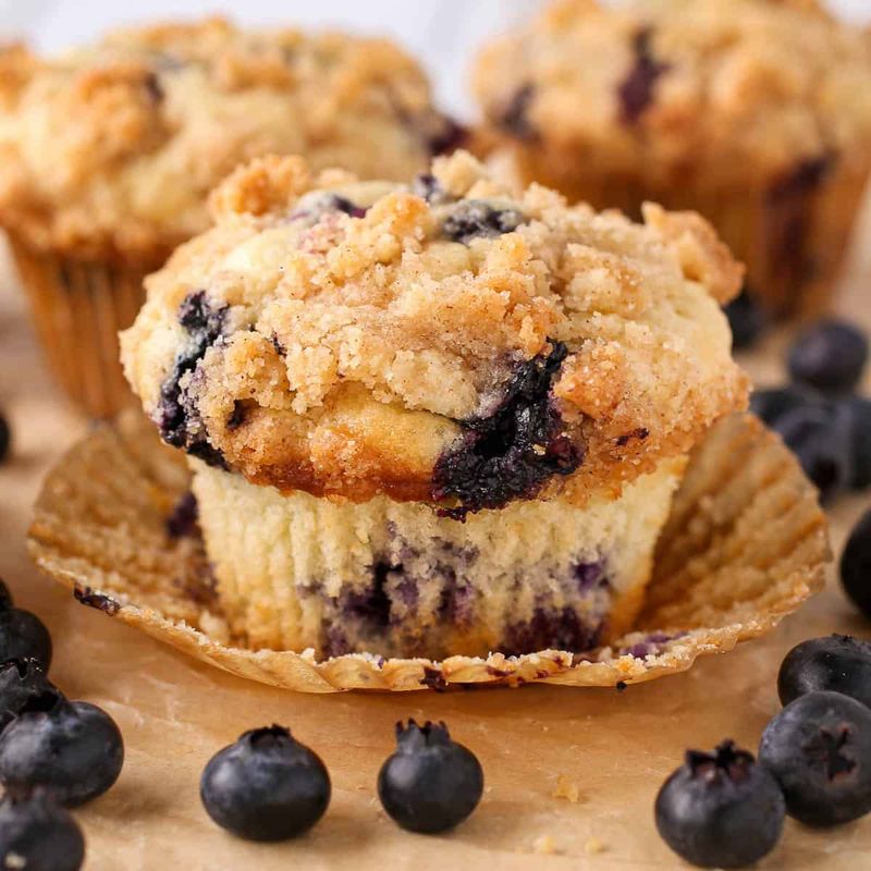 Blueberry Muffins With Crumb Topping