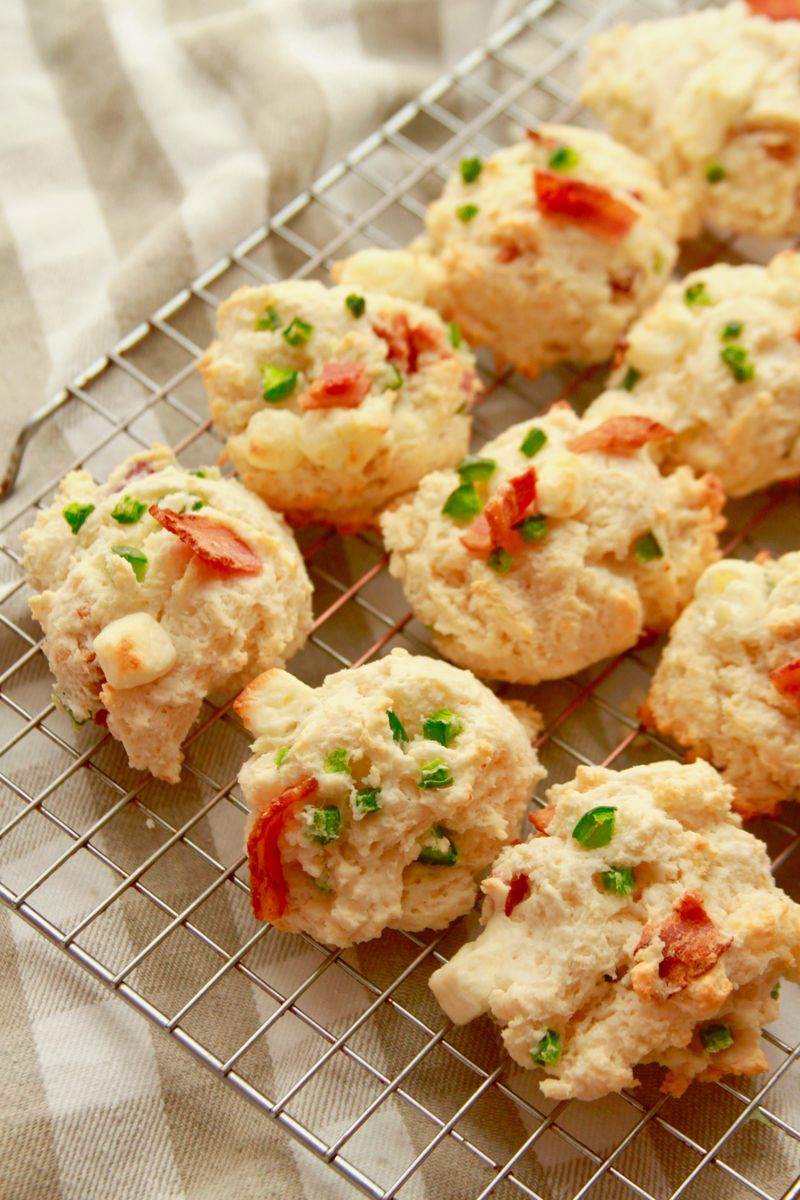 Cheesy Jalapeño Biscuit Poppers
