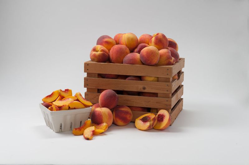 Vacuum-Sealed Peach Quarters