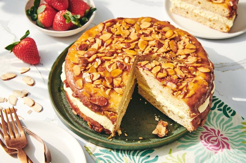 Bienenstich / Bee Sting Cake (Germany)