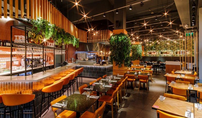 PizzaExpress: Chic Italian Vibes