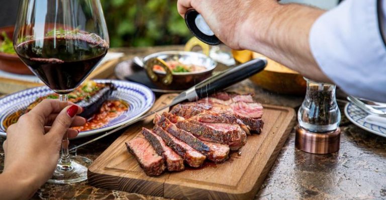 The Best Steakhouses In Chicago, According To Customers