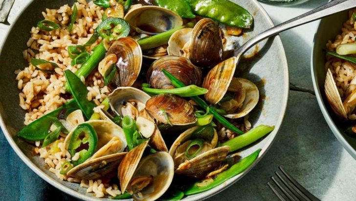 The Best Type Of Oils To Use For Fried Clams Plus 5 Must-Try Clam Recipes