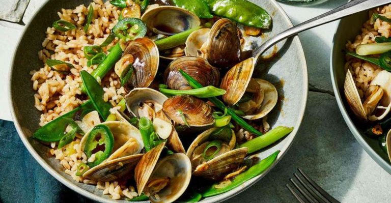 The Best Type Of Oils To Use For Fried Clams Plus 5 Must-Try Clam Recipes