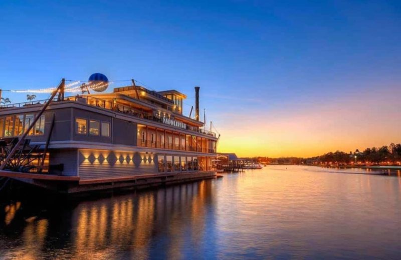 Paddlefish: Seafood On A Steamboat