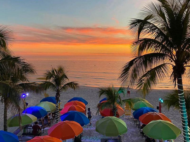 The Salty Crab Bar & Grill (Fort Myers Beach)