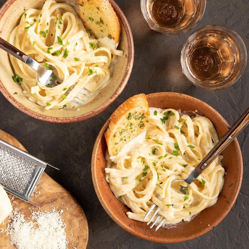 Olive Garden's Creamy Alfredo Pasta