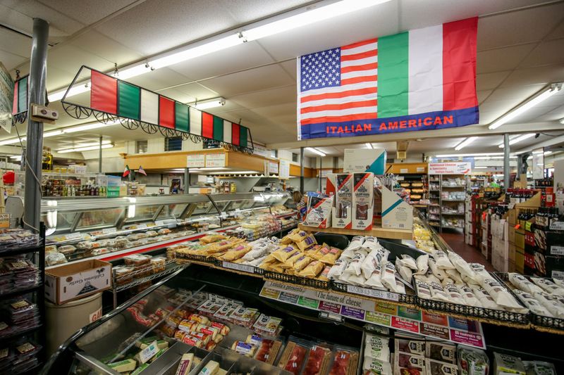 Wisconsin – Tenuta’s Delicatessen