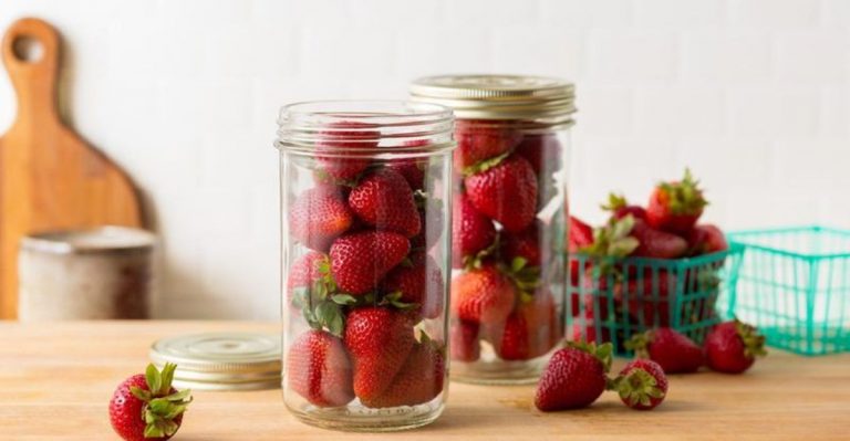 storing strawberries