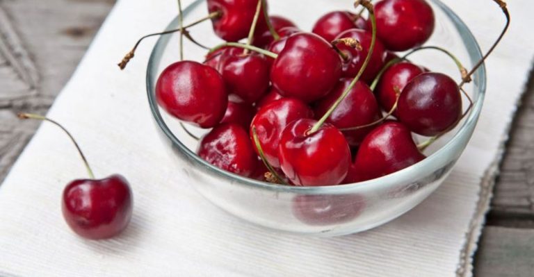 foods that will help you sleep thanks to natural melatonin