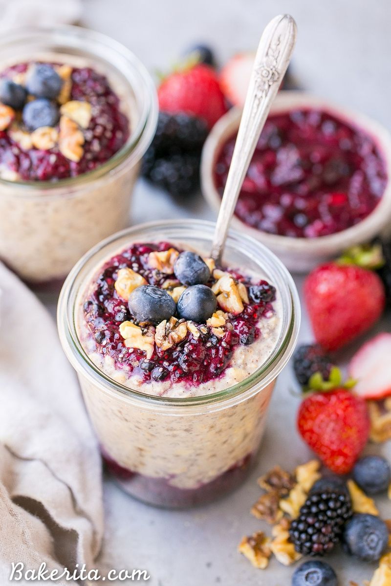 Overnight Oats With Berries And Chia Seeds
