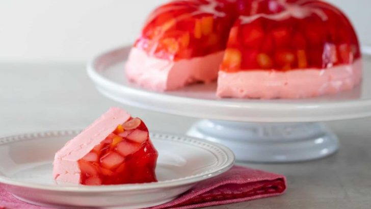 15 Vintage ’50s Dishes We Secretly Miss (And Should Bring Back)