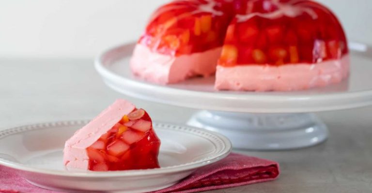 15 Vintage ’50s Dishes We Secretly Miss (And Should Bring Back)
