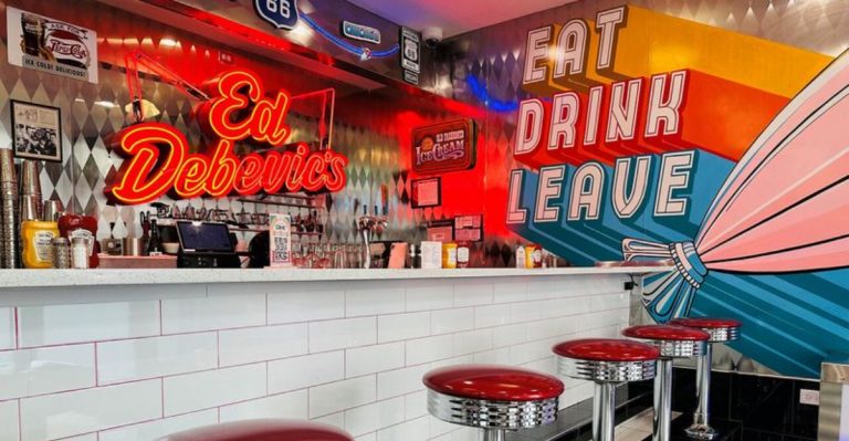 17 Nostalgic Themed Restaurants From The 90s, Ranked