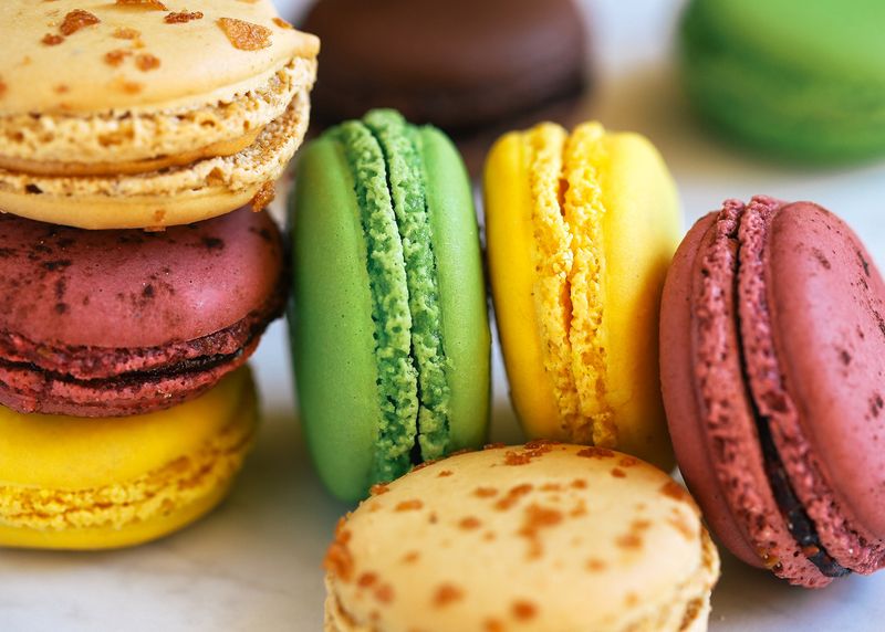 Macaron (Mah-Kah-ROHN)