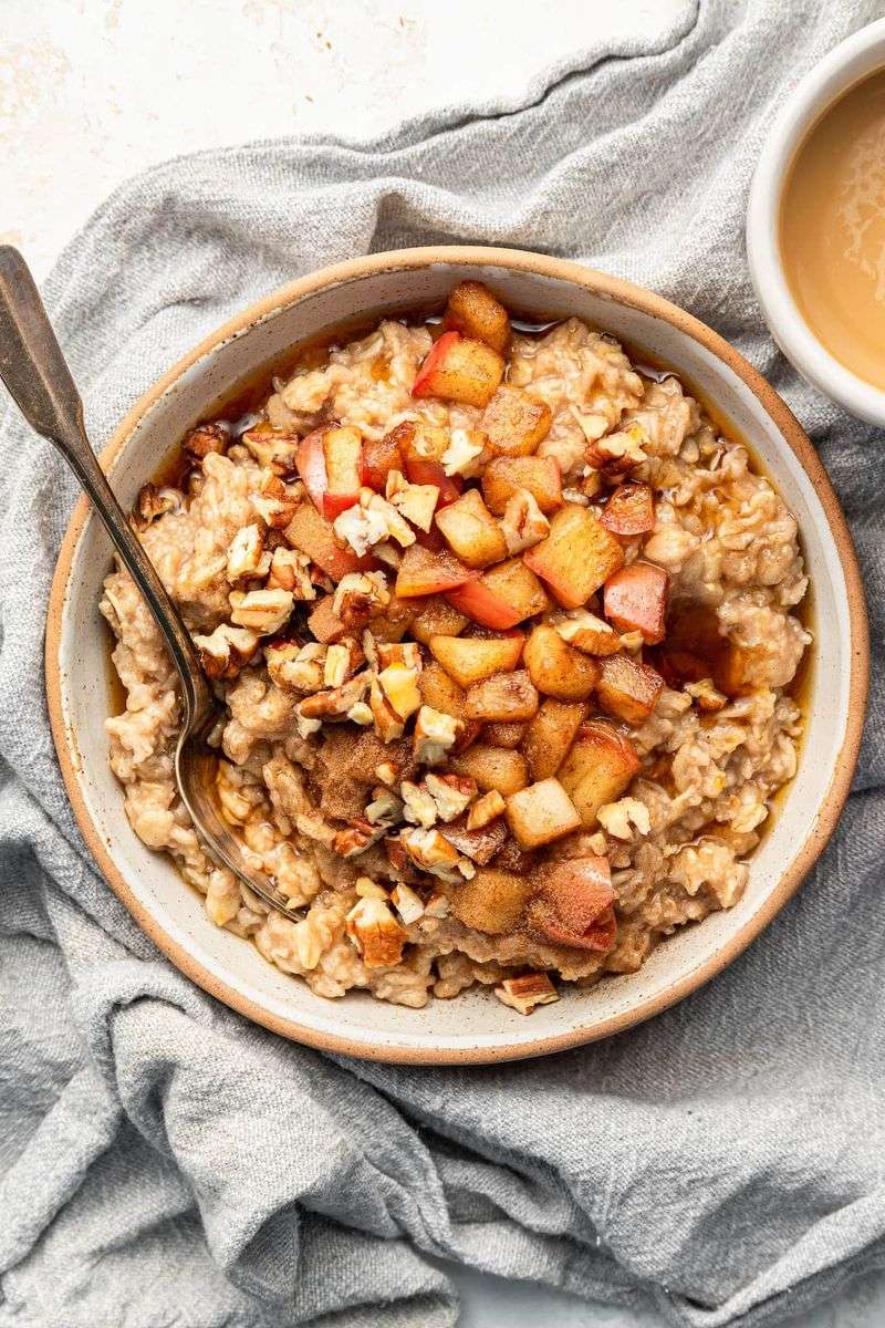 Cinnamon Apple Oatmeal (No Added Sugar)