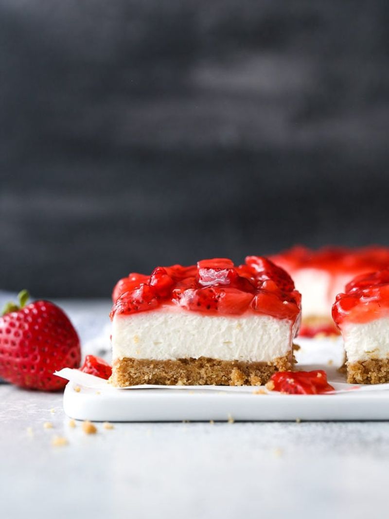 No-Bake Strawberry Cheesecake Bars
