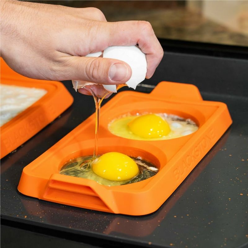 Use A Metal Or Silicone Egg Ring