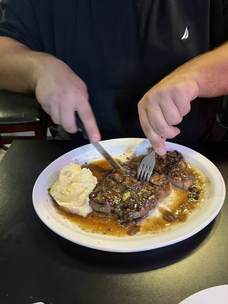 Cove Azul Bar & Grill (Gualala, CA)