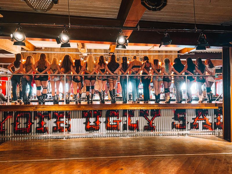 Coyote Ugly Saloon - Coyote Ugly