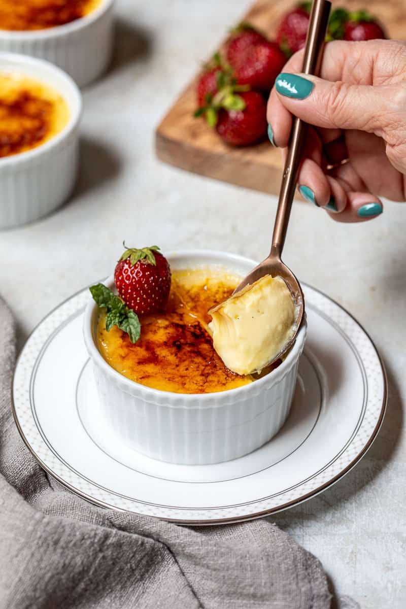 Crème Brûlée (Krem Broo-LAY)