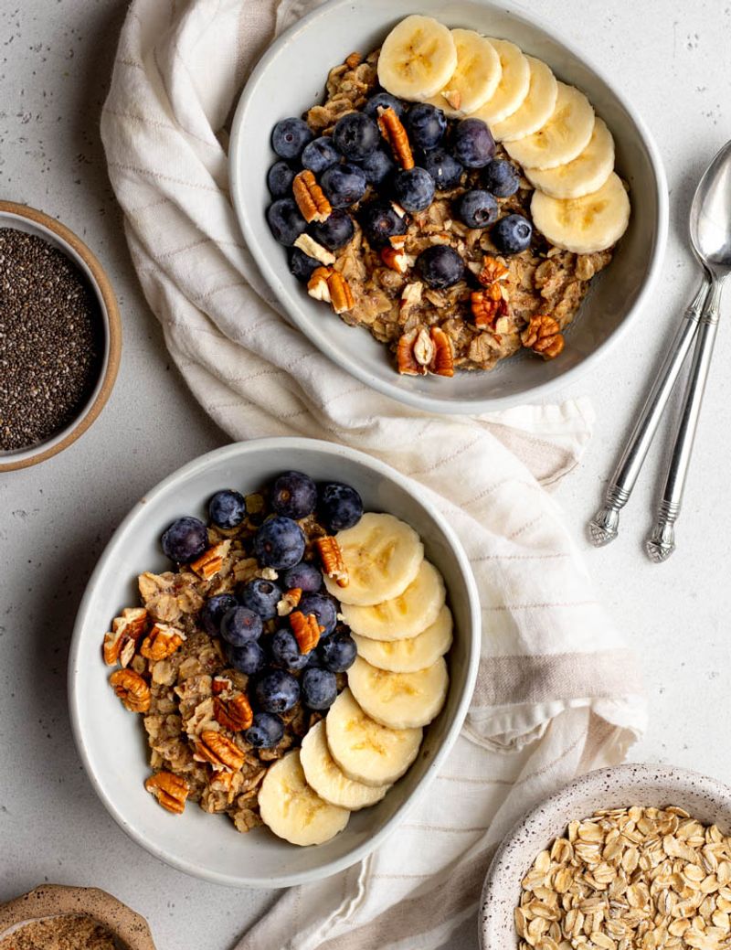 Chia-Flax Oatmeal With Berries