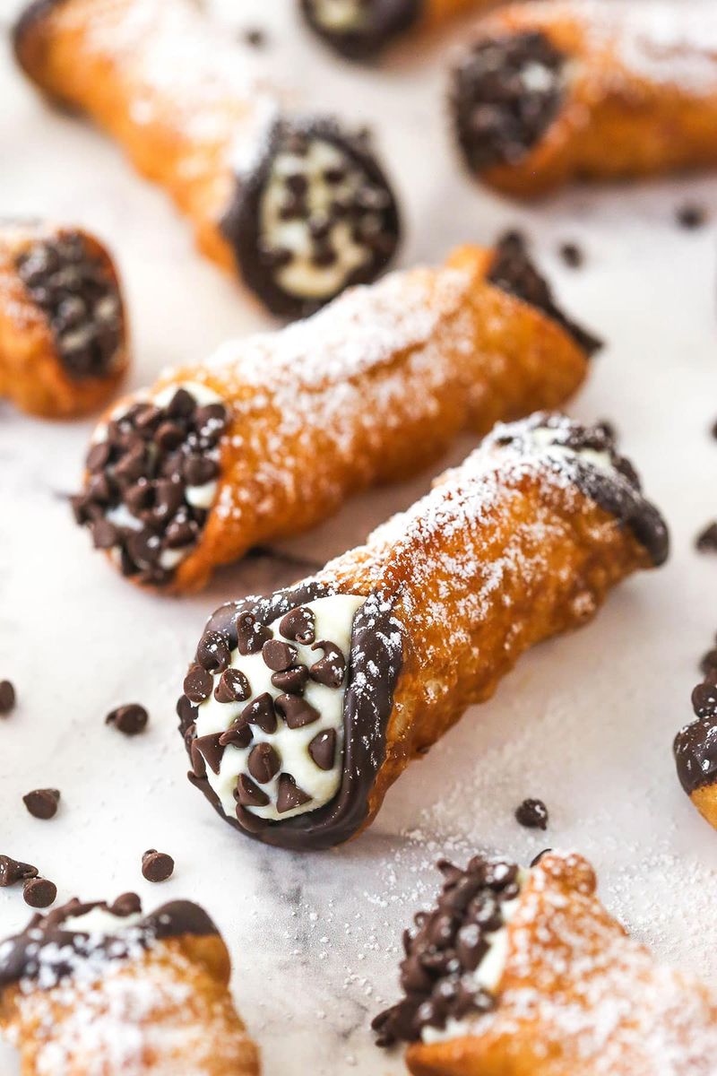 Mascarpone-Stuffed Cannoli