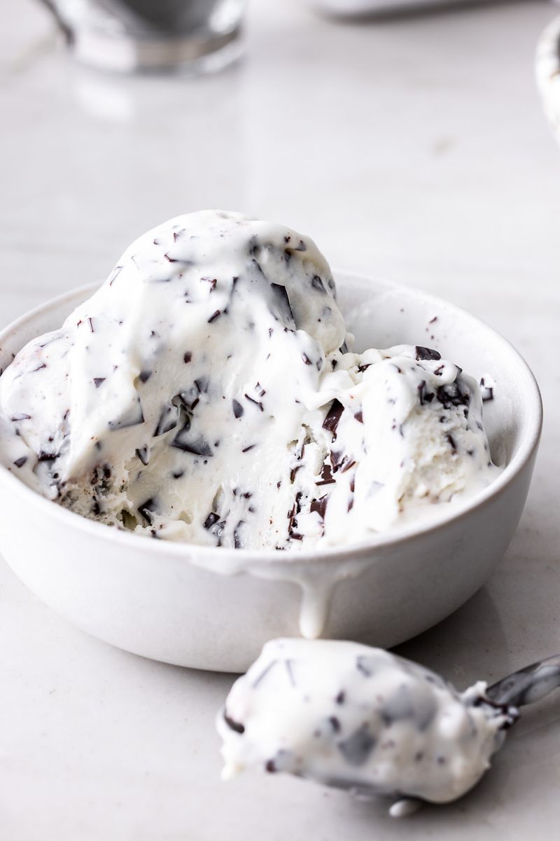 Stracciatella (Strah-Chah-TELL-Ah)