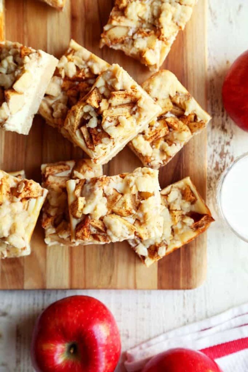 Apple Cheesecake Breakfast Bars