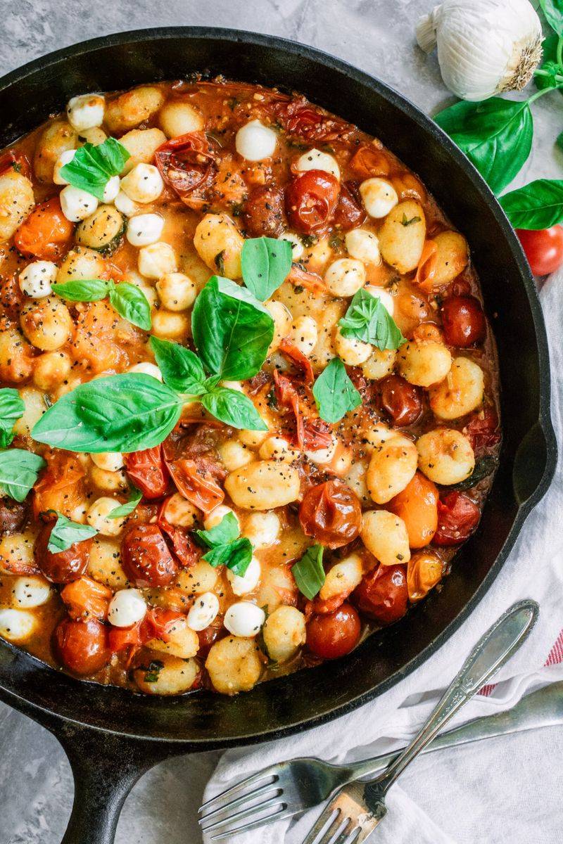 Sauté With Garlic And Cherry Tomatoes