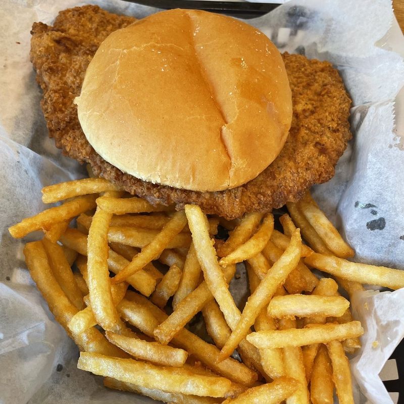 Iowa – Bluff Lake Catfish Farm (Maquoketa)