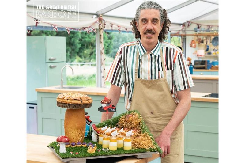 Giuseppe’s Miniature Tea Set Made Of Biscuit