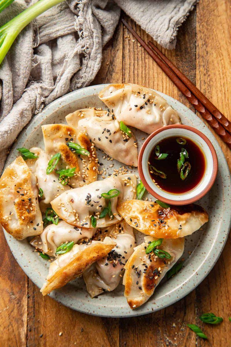 Vegetable Pot Stickers With Dipping Sauce