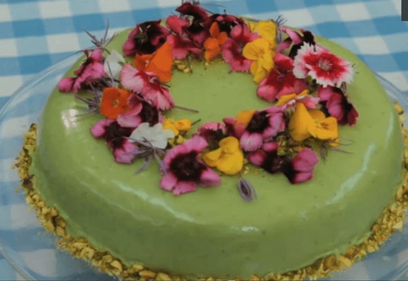 Manon’s Honey Bee-Inspired Cake