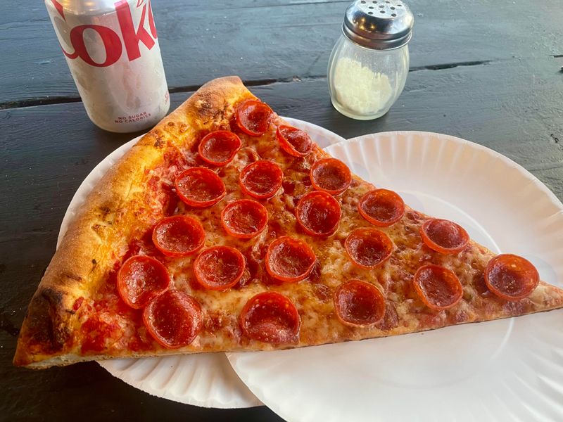 Mom's New York Pizza (Miami Beach, FL)
