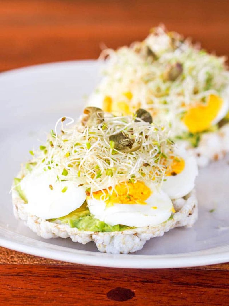 Smashed Avocado Rice Cakes