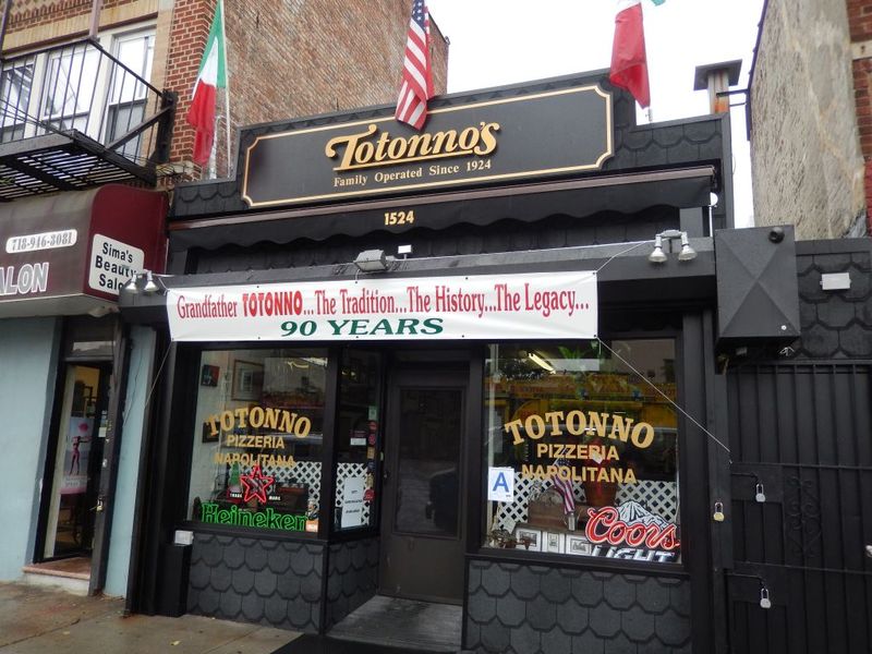 Totonno's (Brooklyn, NY)