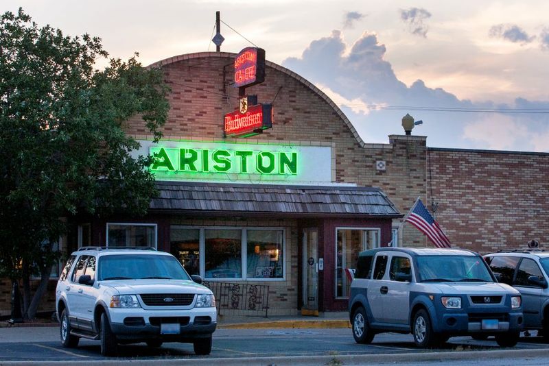 Ariston Cafe - Cars