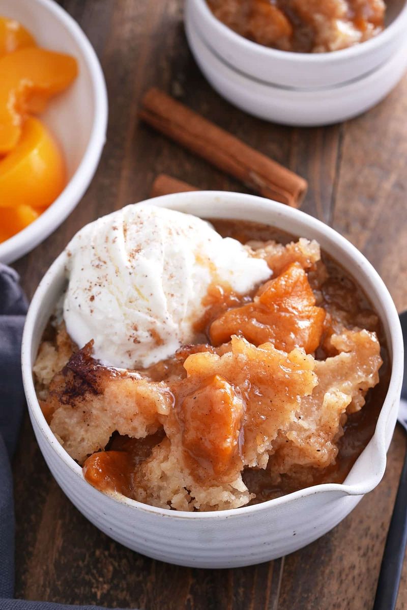 Slow Cooker Peach Cobbler