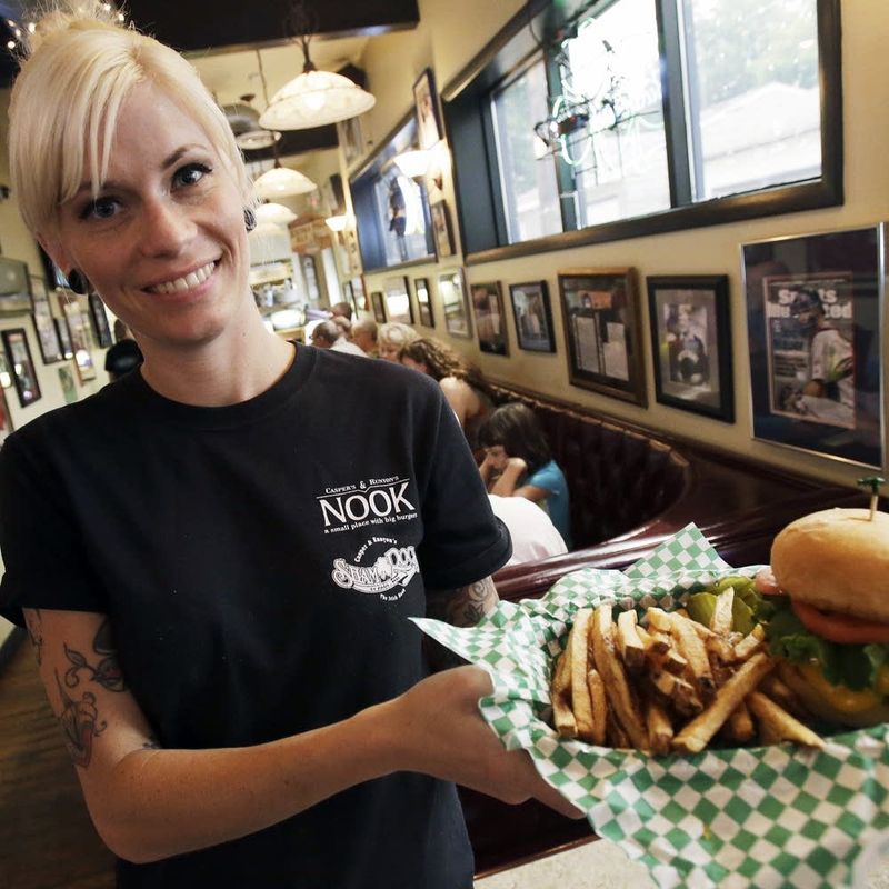 Casper & Runyon's Nook: Burger Joint Jackpot